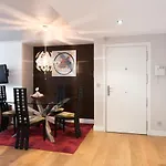 Piso moderno, céntrico y con garaje gratis