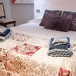 Piso moderno, céntrico y con garaje gratis