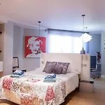 Piso moderno, céntrico y con garaje gratis