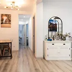 Amplio, Luminoso Y Moderno Cerca Del Casco Viejo