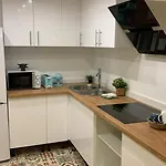 A 5 Minutos Andando Del Casco Viejo, Ayuntamiento, Plaza Circular Y Gran Via De Bilbao Y Proximo A Las 2 Lineas De Metro