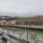 Piso Señorial con vistas a la ria by Urban Hosts