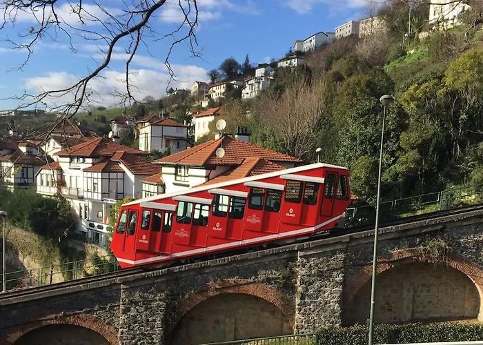 La casita verde. Metro cerca del Casco Viejo