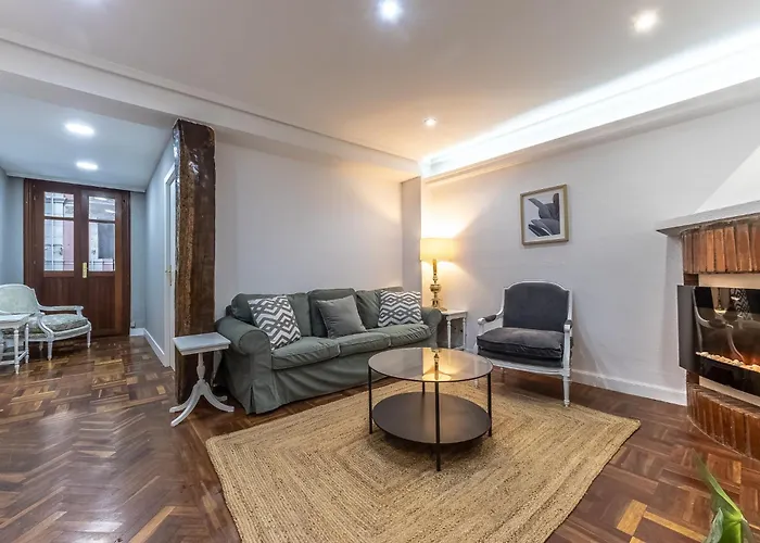 Charming 4 Double Bed Steps From The Old Town