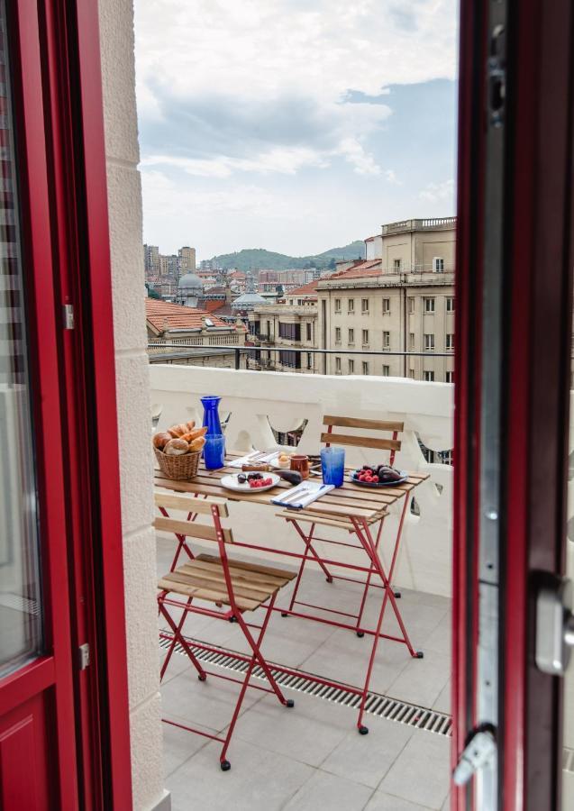 Latroupe La Granja Hostel Bilbao