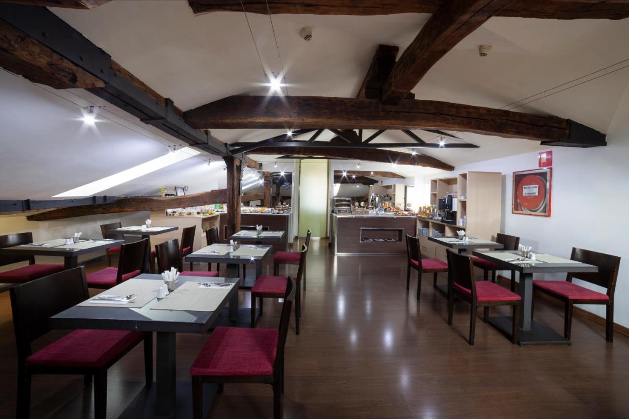 Petit Palace Arana