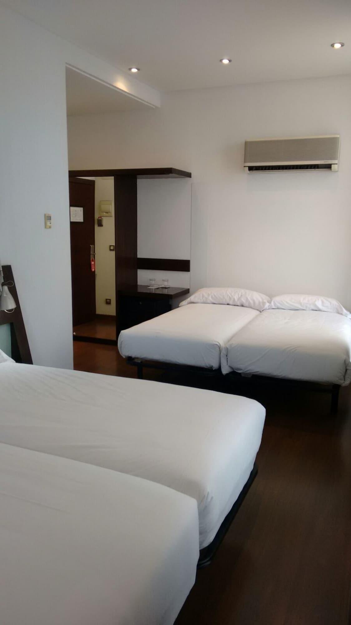 Petit Palace Arana Hotel
