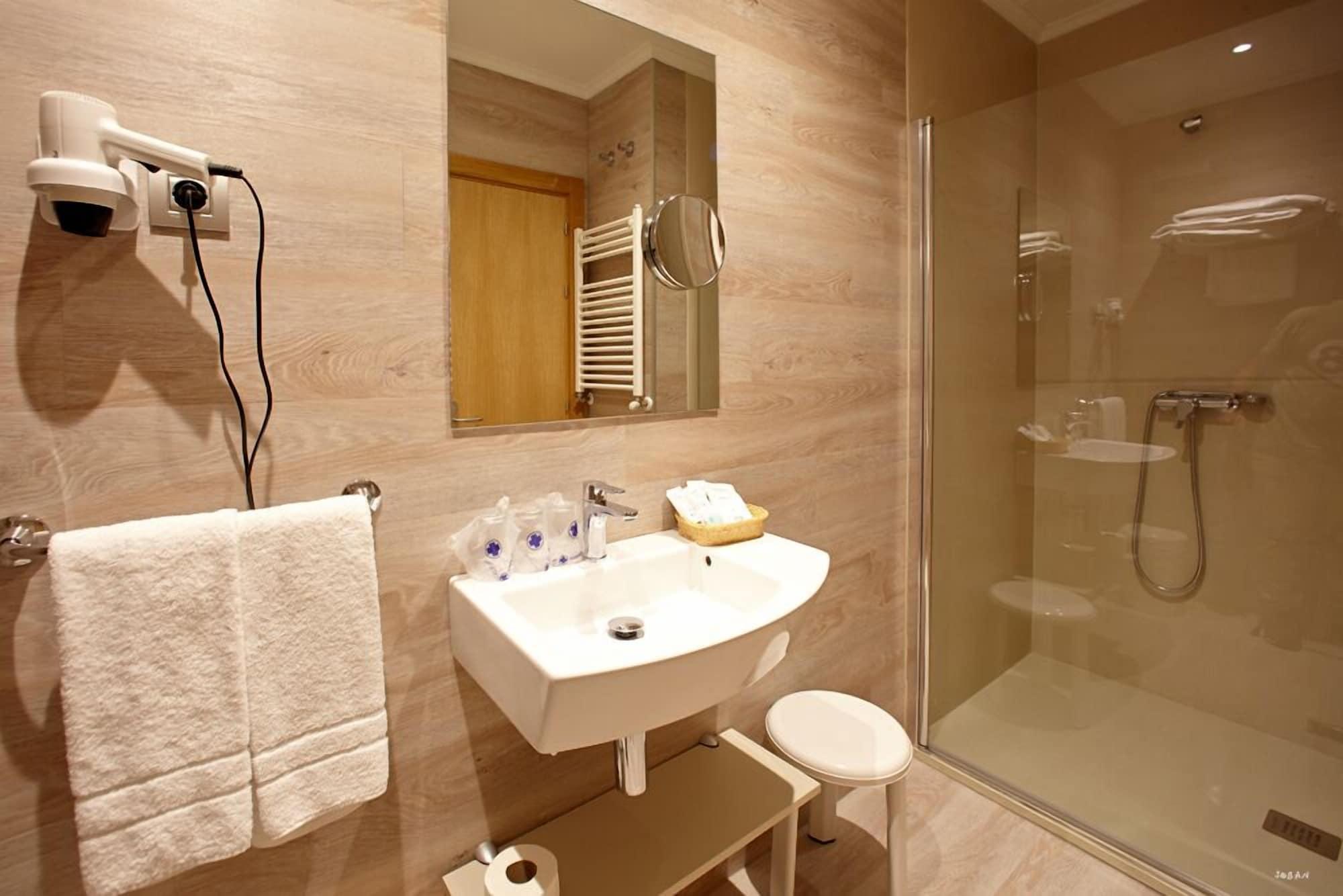 Sirimiri Hotel 3*