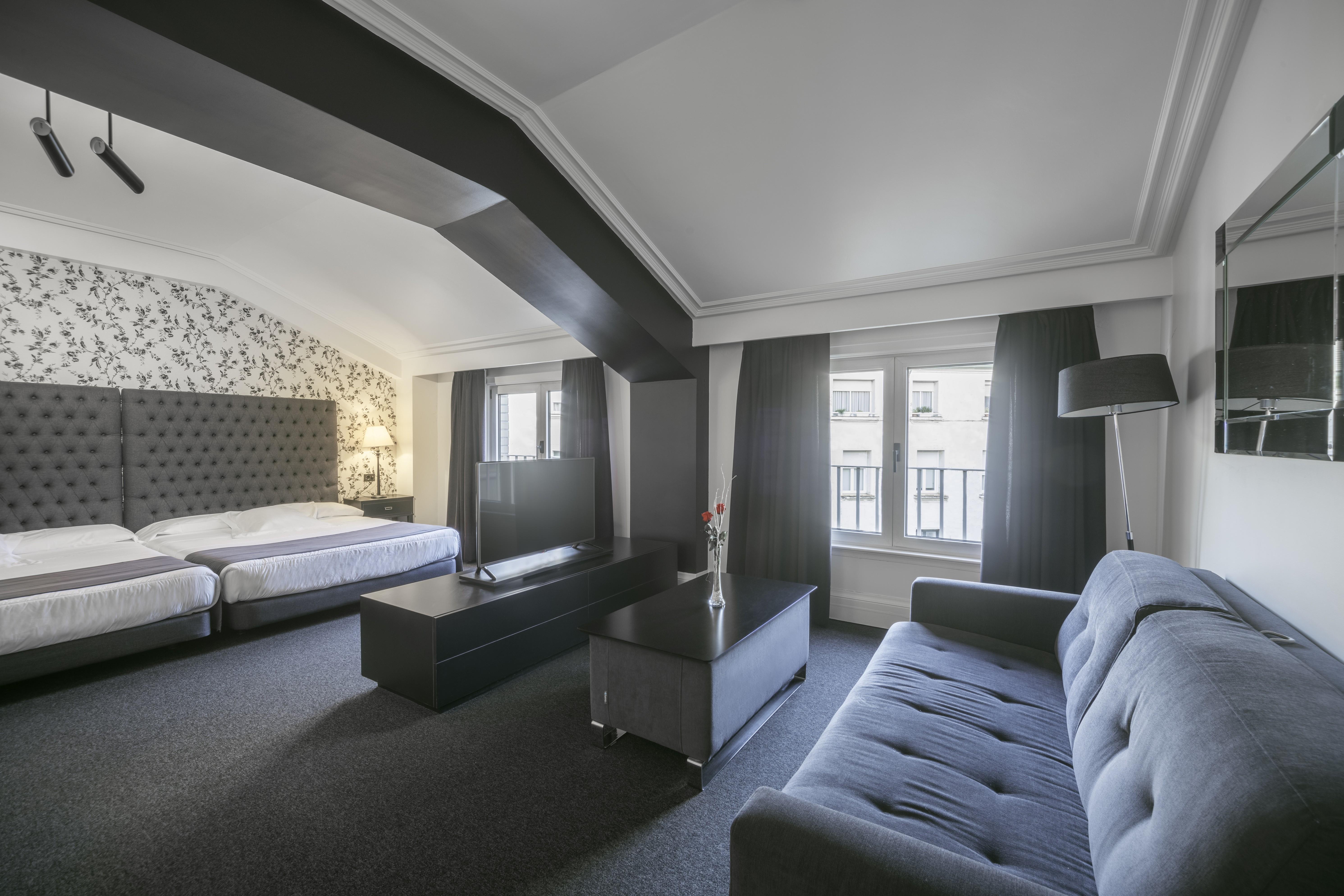 Hotel López De Haro 5*