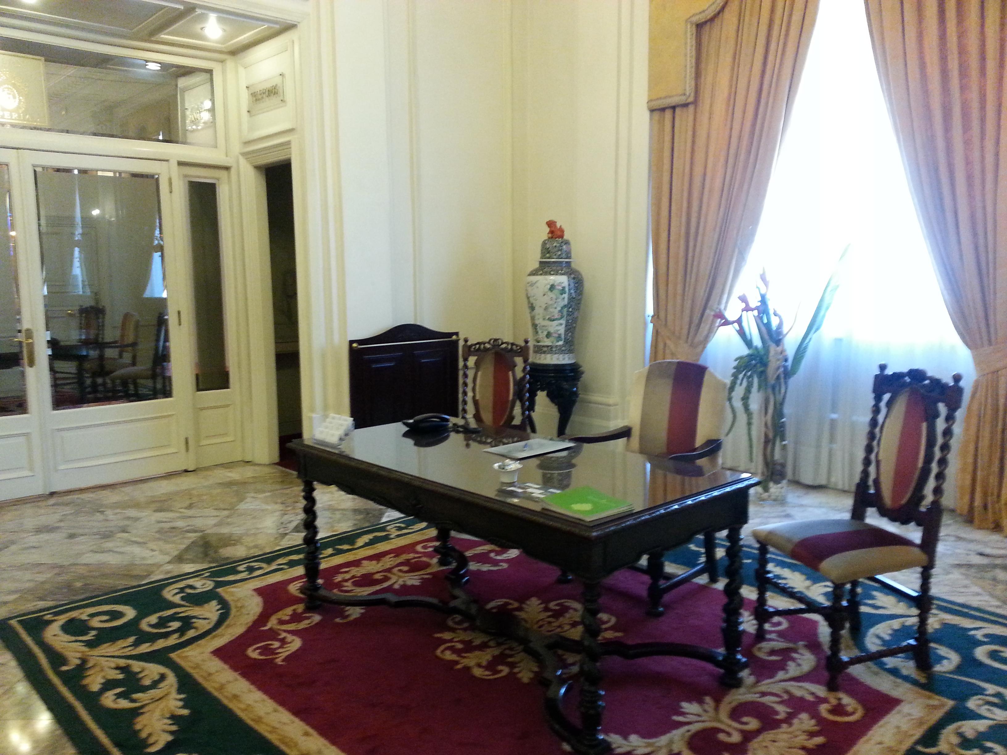 Carlton Hotel