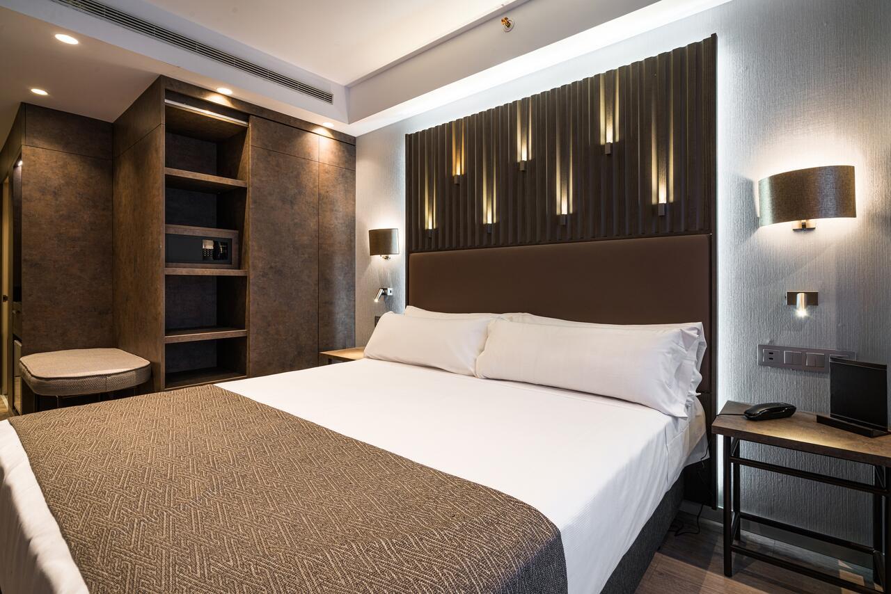 Hotel Catalonia Gran Via 4*