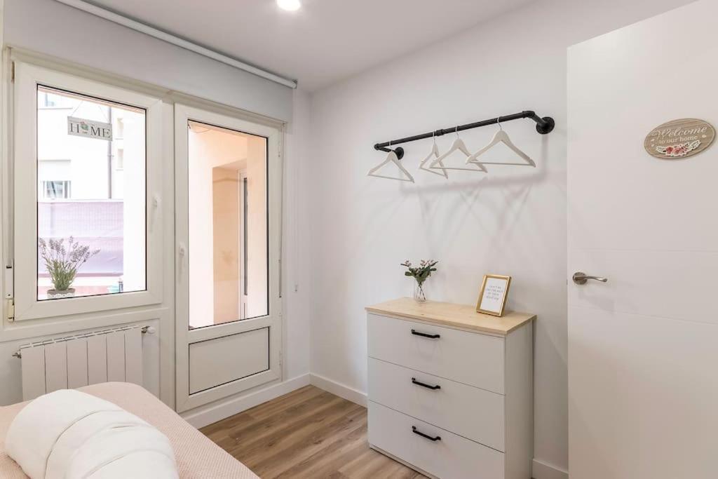 In The Old Town With Cool Terrace!! Private Parking Apartamento
