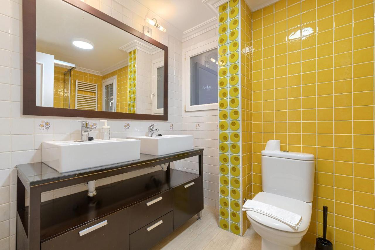 Vivienda Turistica Reformada En Zona Residencial Con Garaje Y Wifi *