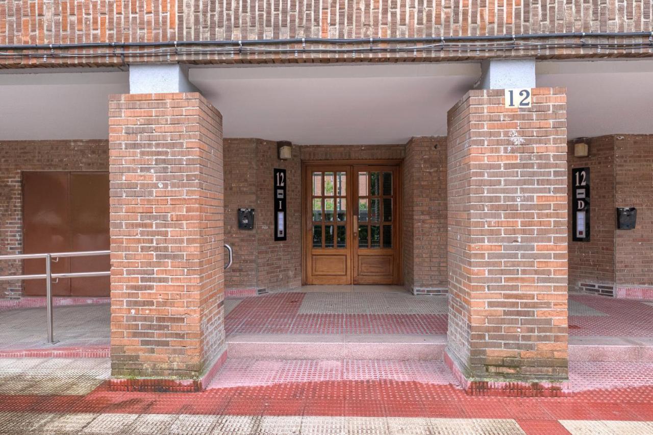 Vivienda Turistica Reformada En Zona Residencial Con Garaje Y Wifi *