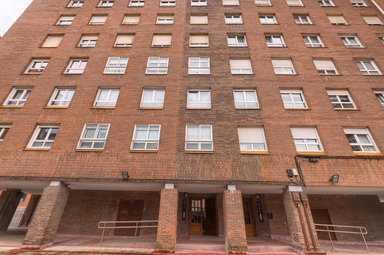 Vivienda Turistica Reformada En Zona Residencial Con Garaje Y Wifi