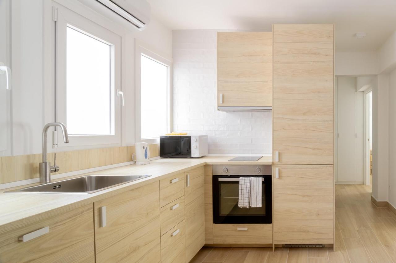 Apartamento A 270 M. Del Casco Viejo, A/c, 3 Habi. Y 2 Banos