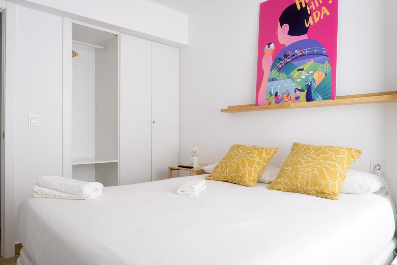 A 270 M. Del Casco Viejo, A/c, 3 Habi. Y 2 Banos Apartamento