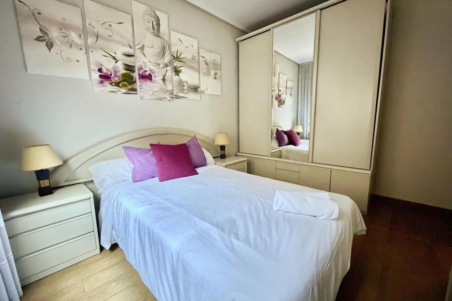 Tranquilo Cerca Del Casco Viejo De Apartamento