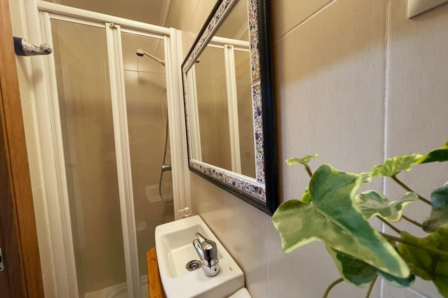 Tranquilo Cerca Del Casco Viejo De Apartamento