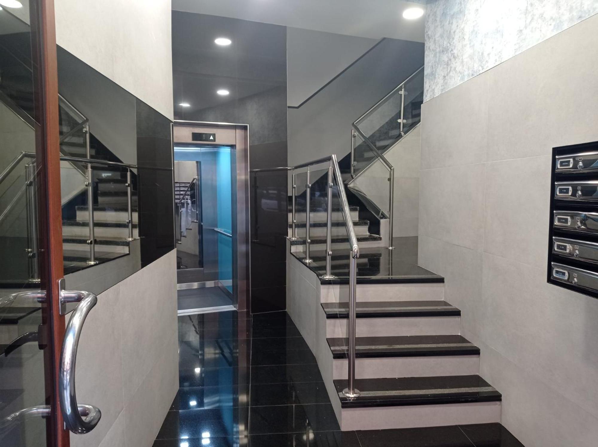 Amplio, Luminoso Y Moderno Cerca Del Casco Viejo Apartamento
