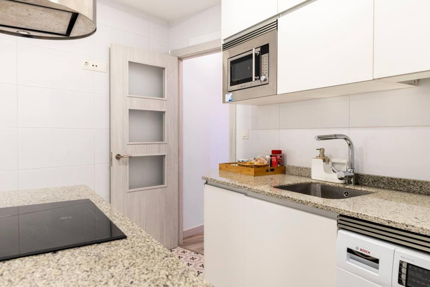 Amplio, Luminoso Y Moderno Cerca Del Casco Viejo Apartamento *