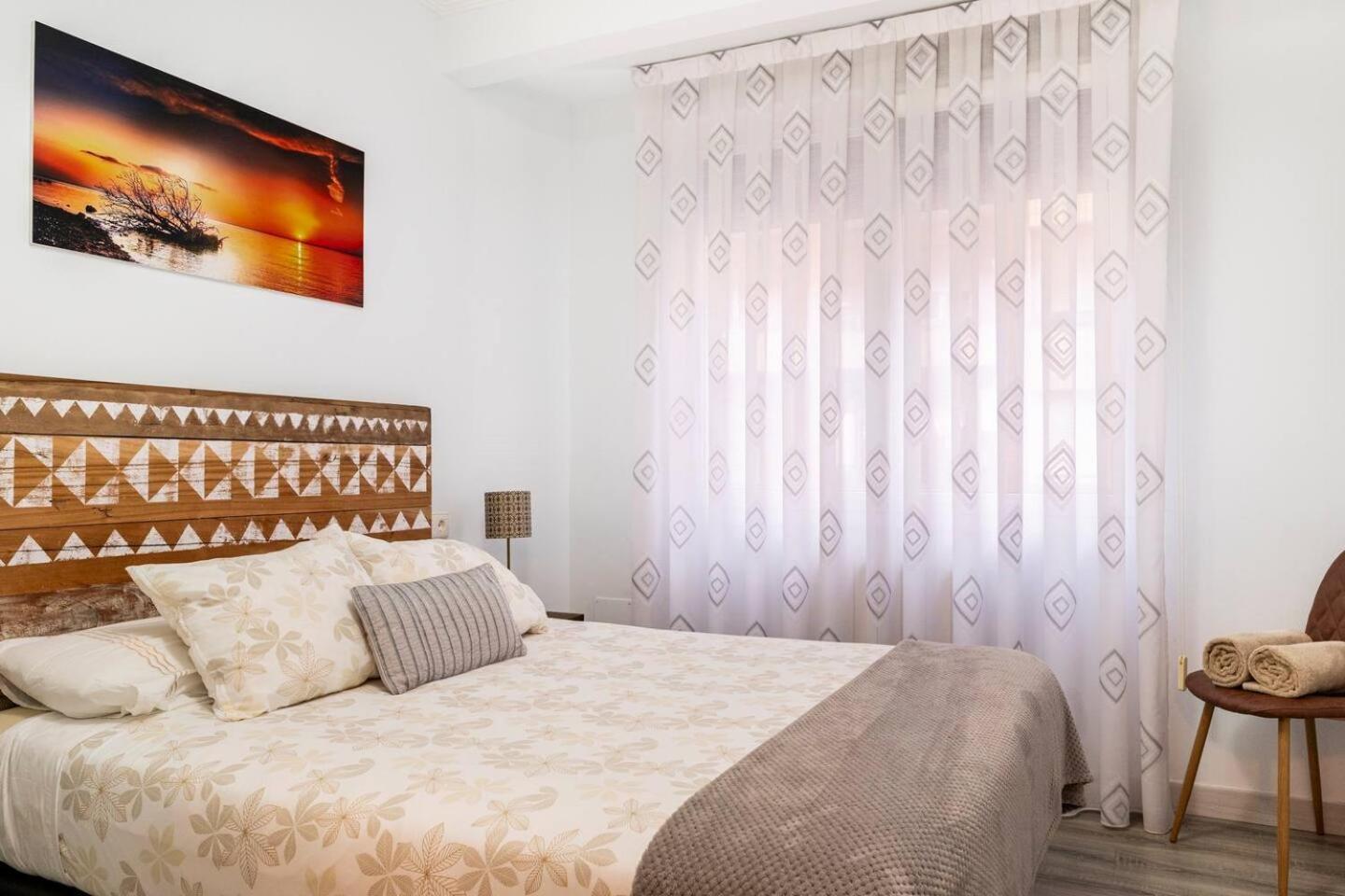 Amplio, Luminoso Y Moderno Cerca Del Casco Viejo Apartamento