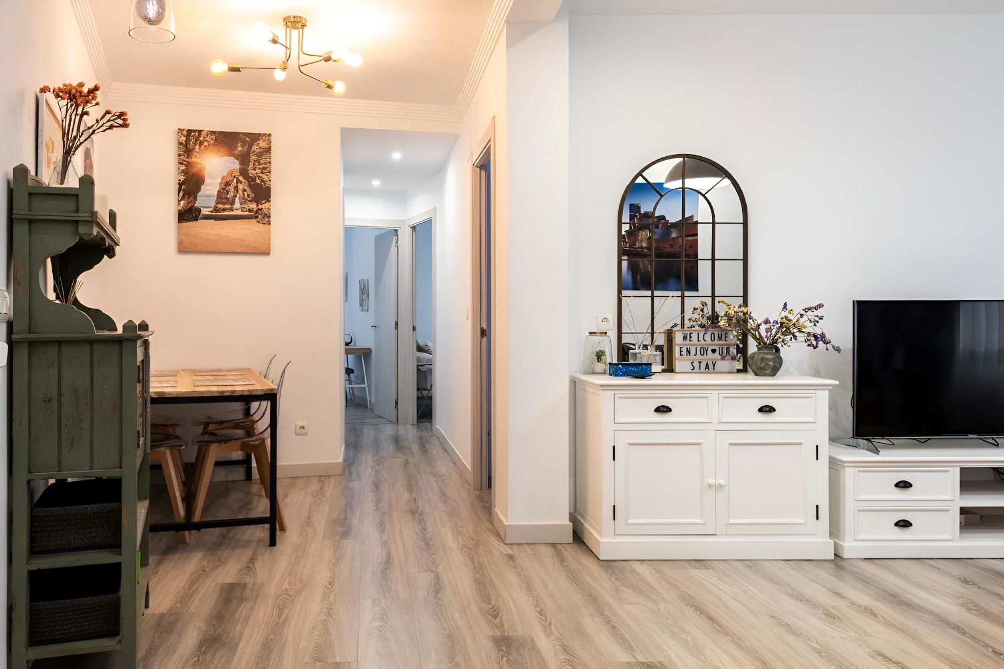 Apartamento Amplio, Luminoso Y Moderno Cerca Del Casco Viejo *