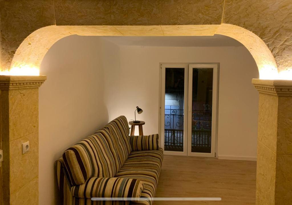 Habitación en casa particular A 5 Minutos Andando Del Casco Viejo, Ayuntamiento, Plaza Circular Y Gran Via De Y Proximo A 2 Lineas De Metro Bilbao