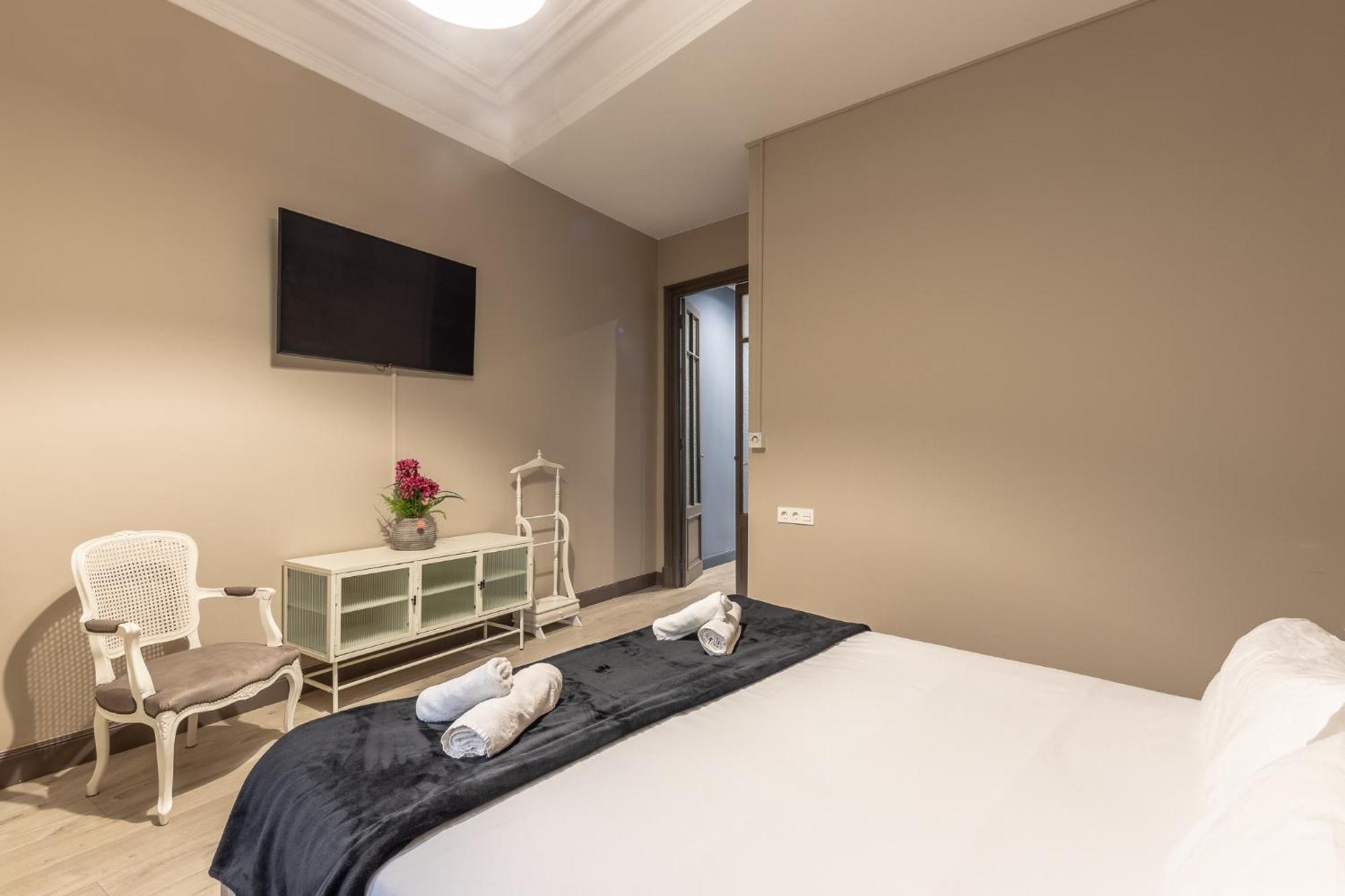 Old Town Xii By Aston Apartment