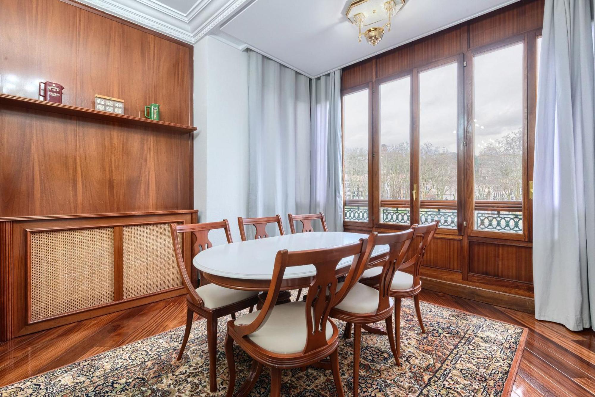 Apartamento Piso Señorial Con Vistas A La Ria By Urban Hosts Bilbao