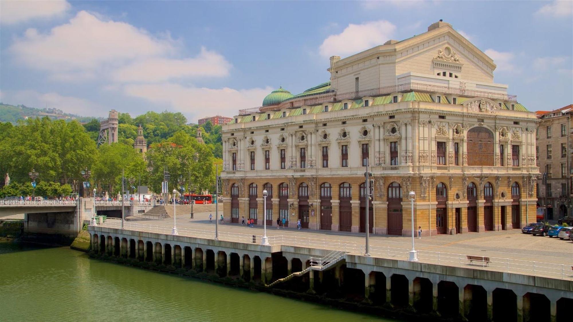 Apartamento A 270 M. Del Casco Viejo, A/c, 3 Habi. Y 2 Banos Bilbao