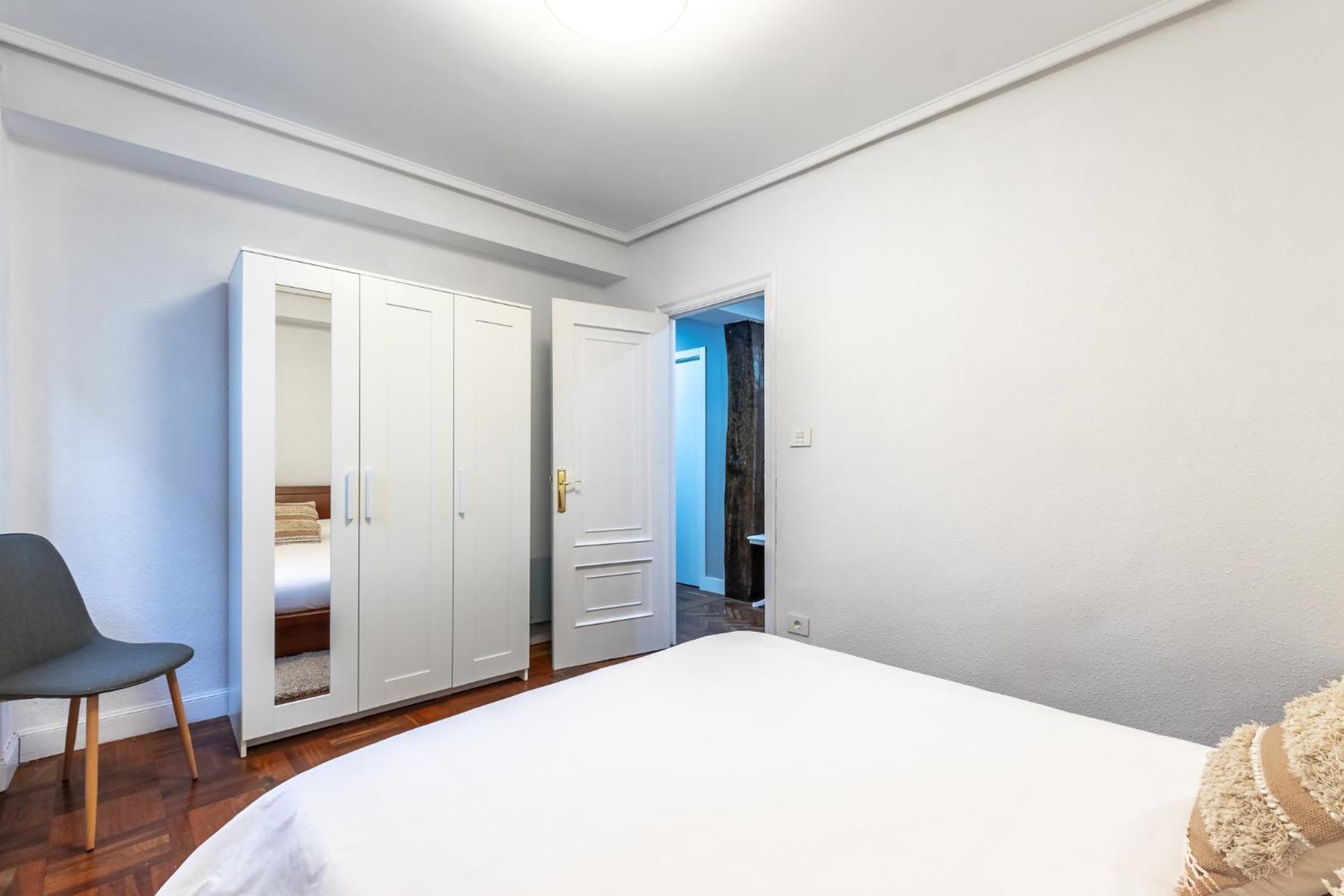 Charming 4 Double Bed Steps From The Old Town Apartamento