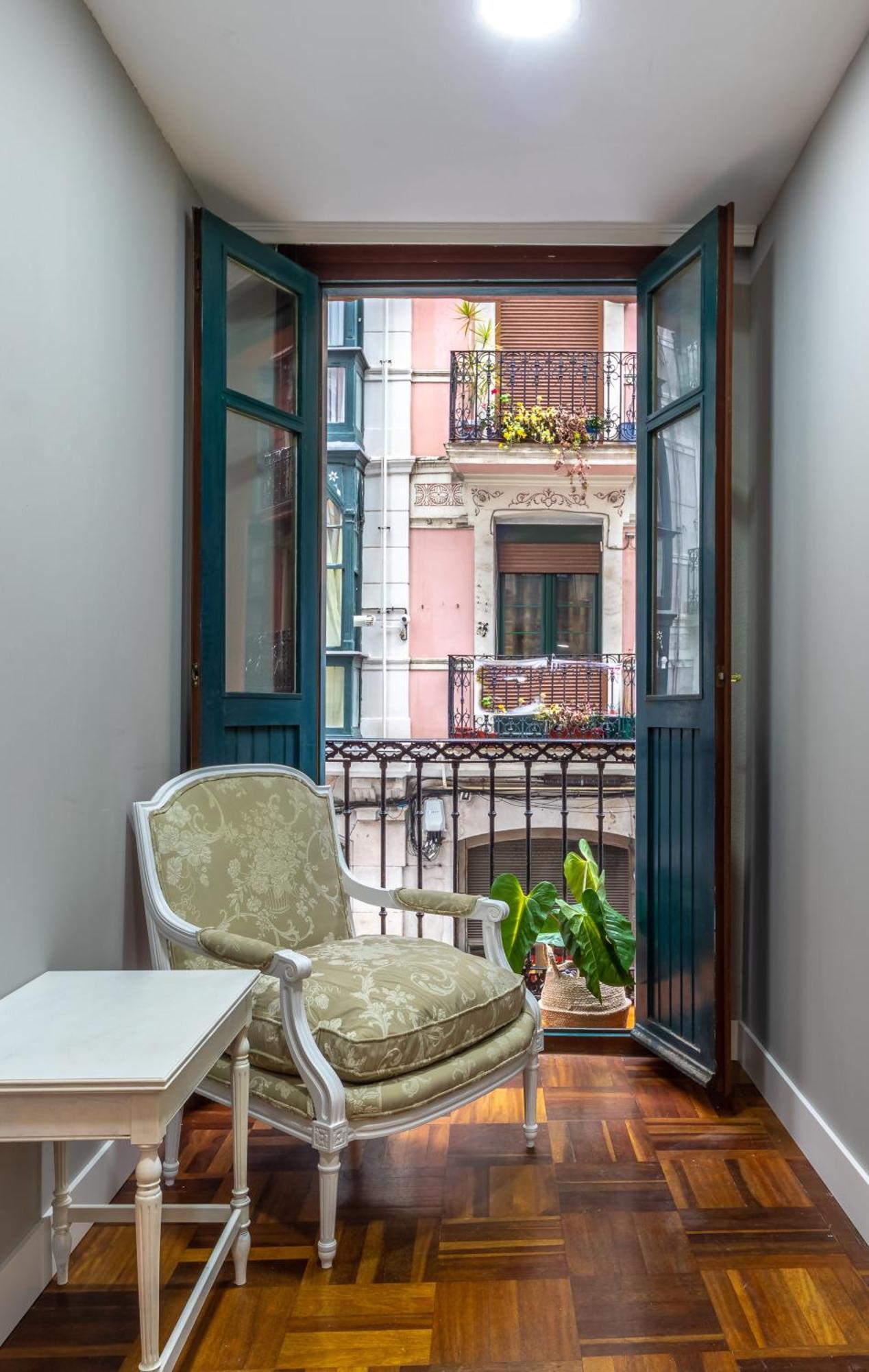 Charming 4 Double Bed Steps From The Old Town