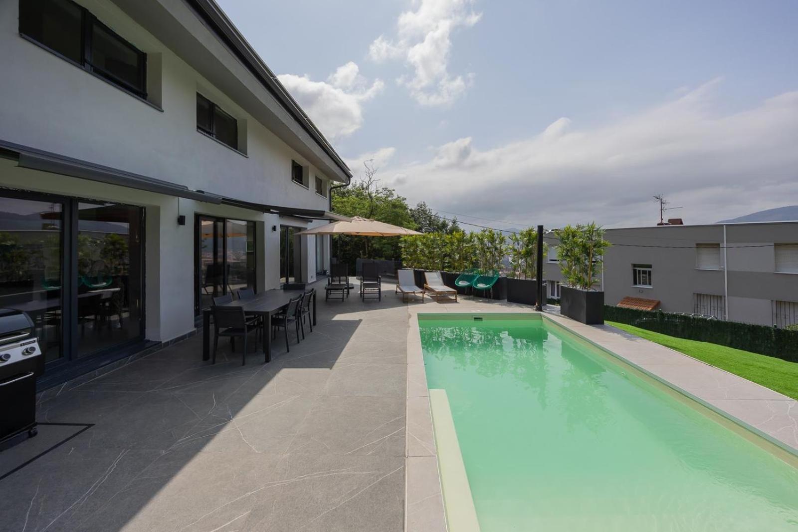 House With Pool And Panoramic View Of Bilbao