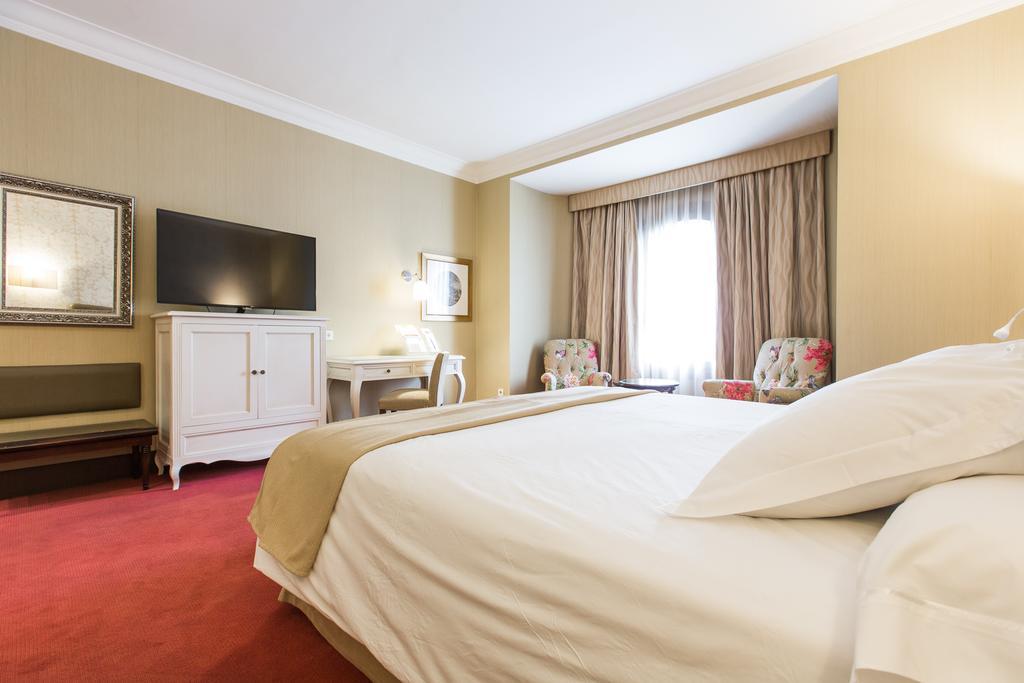 Carlton Hotel