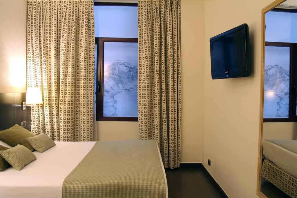 Hotel Conde Duque 3*