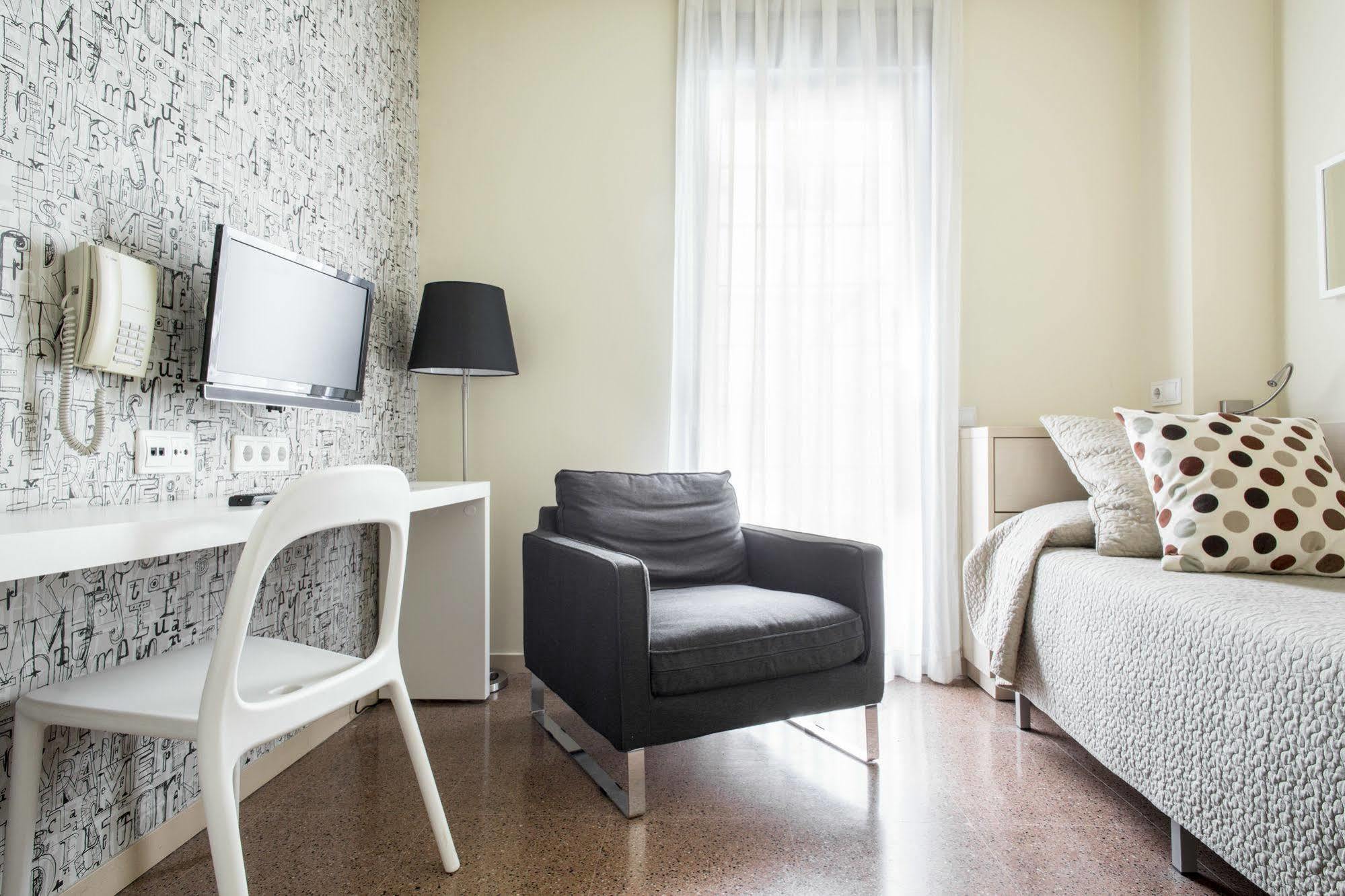 Residencia Universitaria Blas De Otero Apartamento *