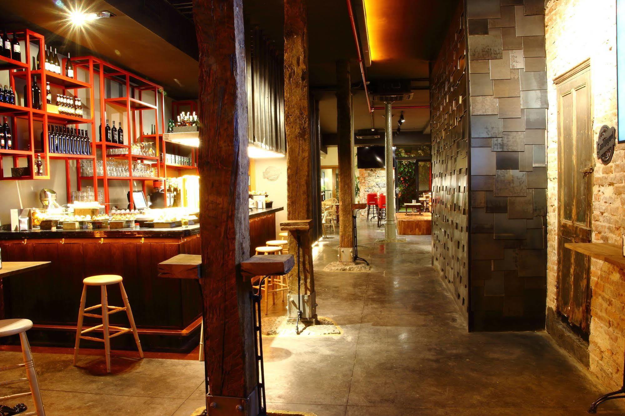 Poshtel - Premium