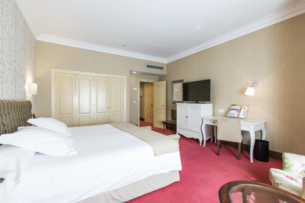 Carlton 5*
