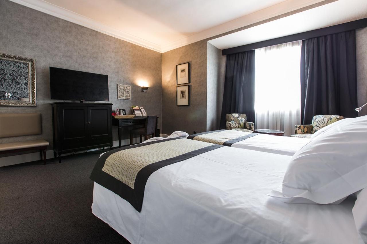 Carlton Hotel