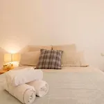 Apartamento reformado con encanto by TheUrbanHosts