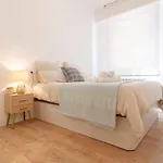 Apartamento reformado con encanto by TheUrbanHosts