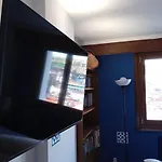 Superviews, parking 24h vigilado incluido y Netflix en habitación independiente con baño privado en apartamento particular, Français&English