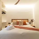Amplio y moderno apartamento con tarima refrescante by Staynnapartments