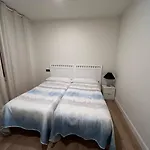 2 Habitaciones Privadas Con 1 Bano Privado, Salon Y Cocina