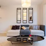 Acogedor, de Diseño Moderno en Zona Antigua