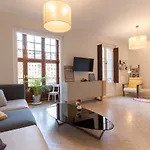 Acogedor, de Diseño Moderno en Zona Antigua