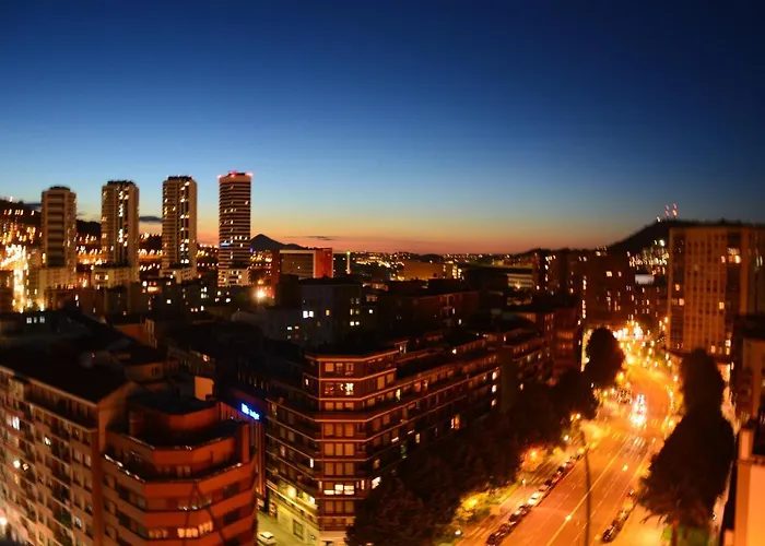 Superviews, parking 24h vigilado incluido y Netflix en habitación independiente con baño privado en apartamento particular, Français&English