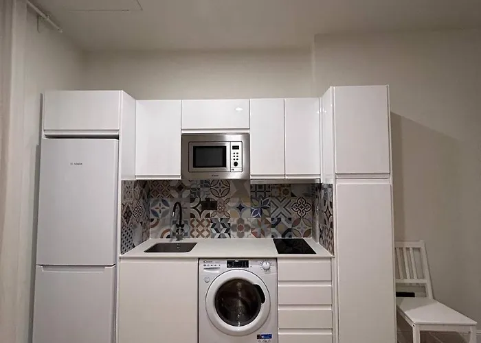 2 Habitaciones Privadas Con 1 Bano Privado, Salon Y Cocina