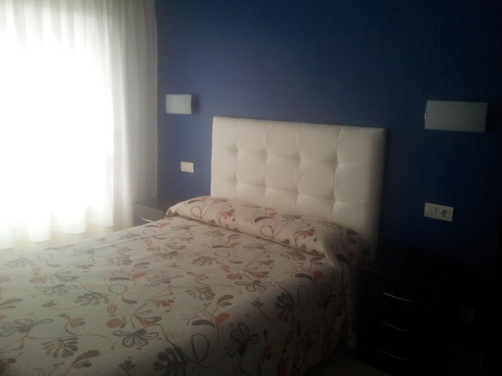 Artxanda Bilbao, Parking Gratuito En El Exterior Junto Al (adults Only) Hotel Bilbao